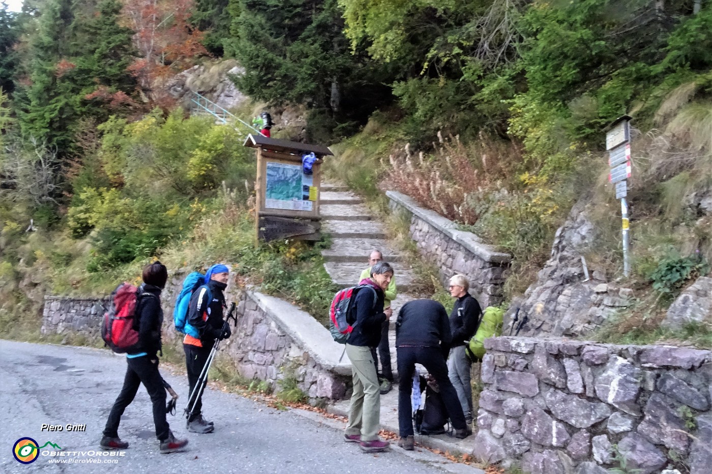 09 Partenza dalla Curva degli Sciocc (1508 m) sul sent. 108.JPG